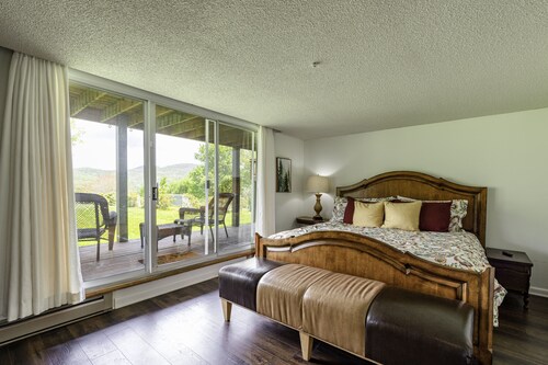 Your ultimate Sugar Mountain getaway - just steps from the slopes.
