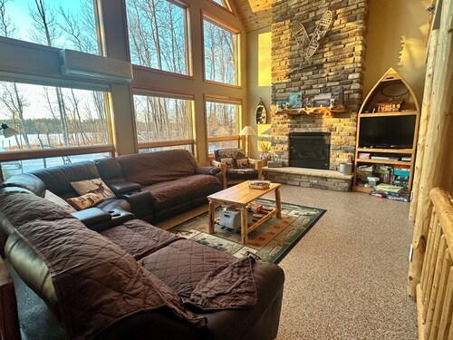Cozy A- frame cabin on Hill Lake