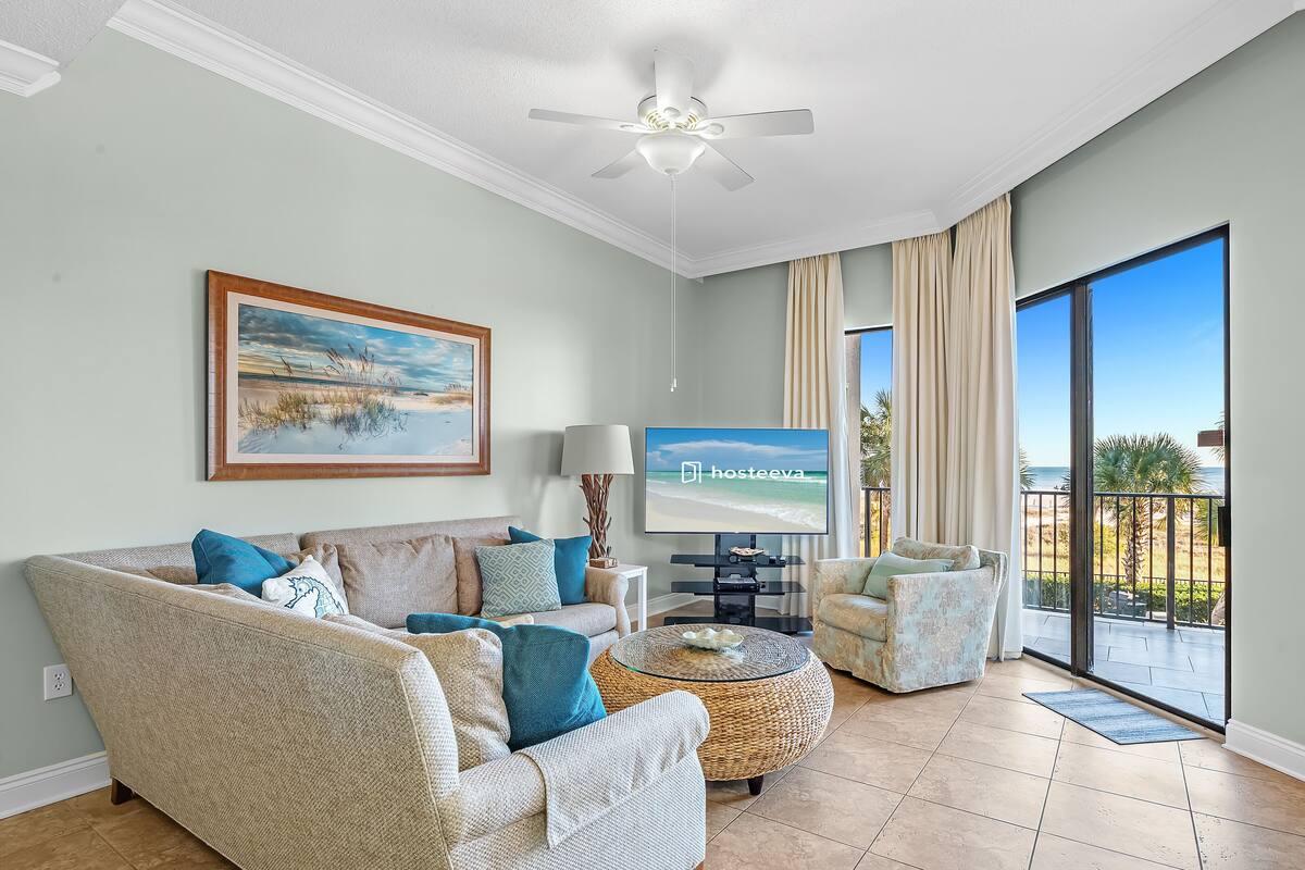 Signature Condo, 3 Bedrooms, Balcony, Beach View | Living room