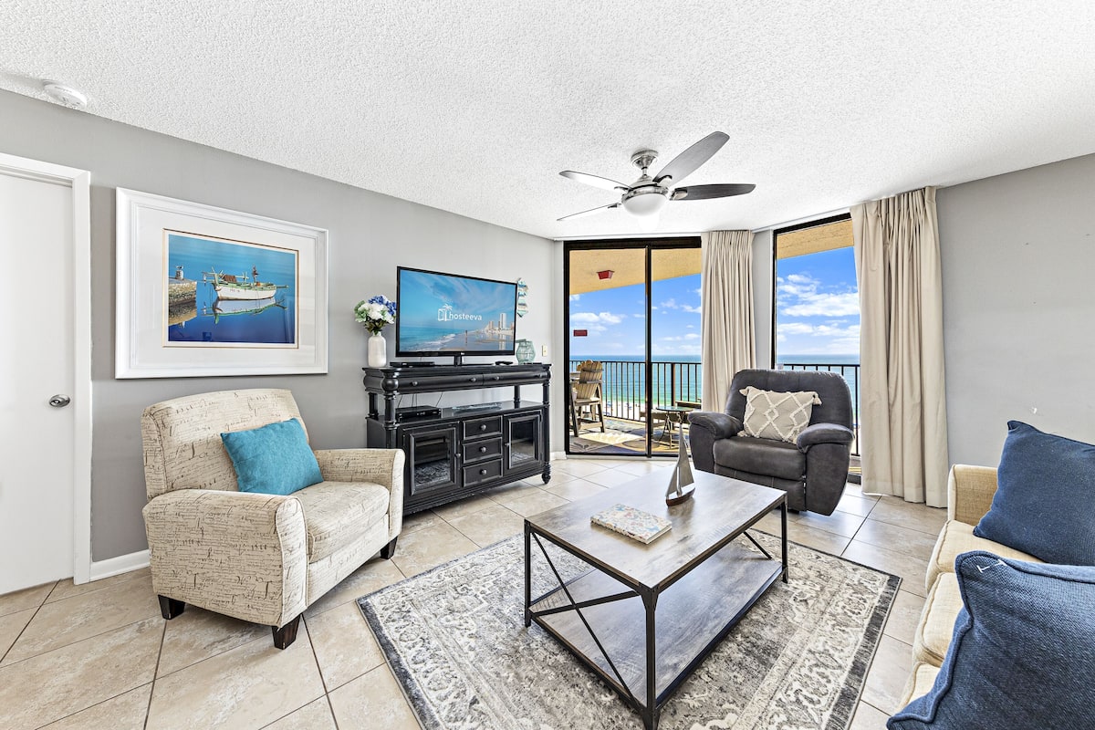 Comfort Condo, 2 Bedrooms, Balcony, Beach View | Living room