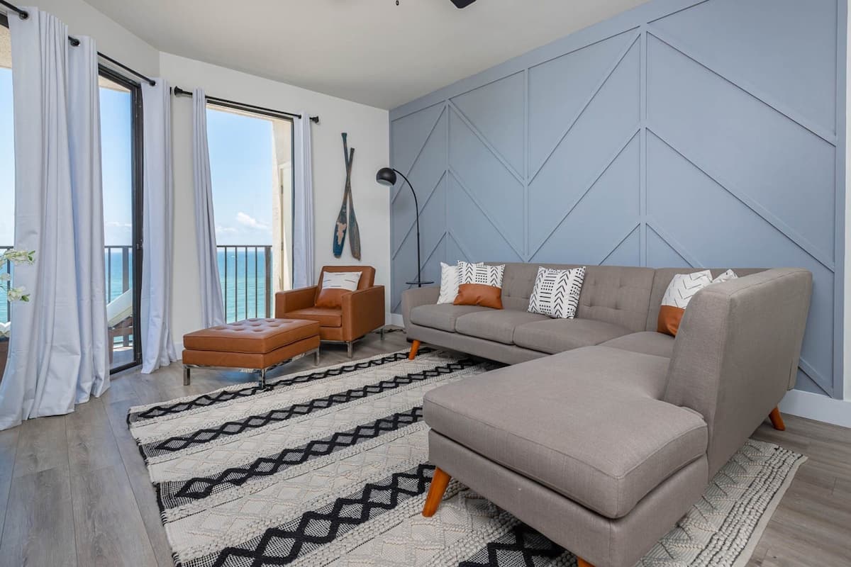 Superior Condo, 2 Bedrooms, Balcony, Beach View | Living room