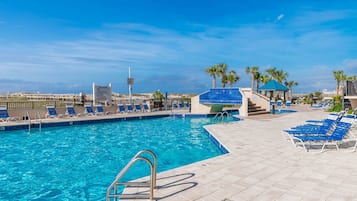 Piscine couverte, piscine extérieure