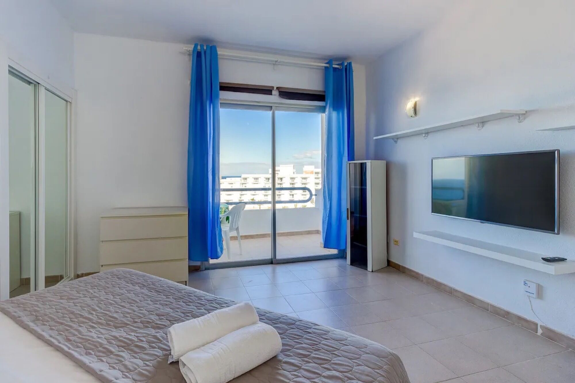 1 chambre, fer et planche à repasser, Wi-Fi gratuit, draps fournis