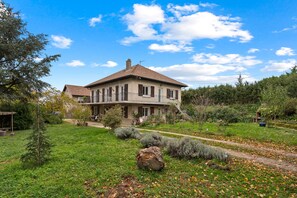 Exterior - Vacation Home "Chalet Echalas" with Private Terrace, Private Garden & Wi-Fi (Échalas)