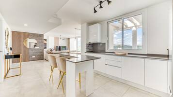 Fridge, microwave, oven, stovetop