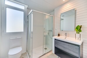 Shower, towels