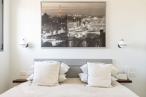 Premium bedding, Select Comfort beds, travel cot, free WiFi - Savyon View Tower Isrentals (Jerusalem)