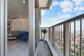 Deluxe Apartment, 3 Bedrooms | Premium bedding, Select Comfort beds, travel crib, free WiFi - Savyon View Tower Isrentals (Jerusalem)