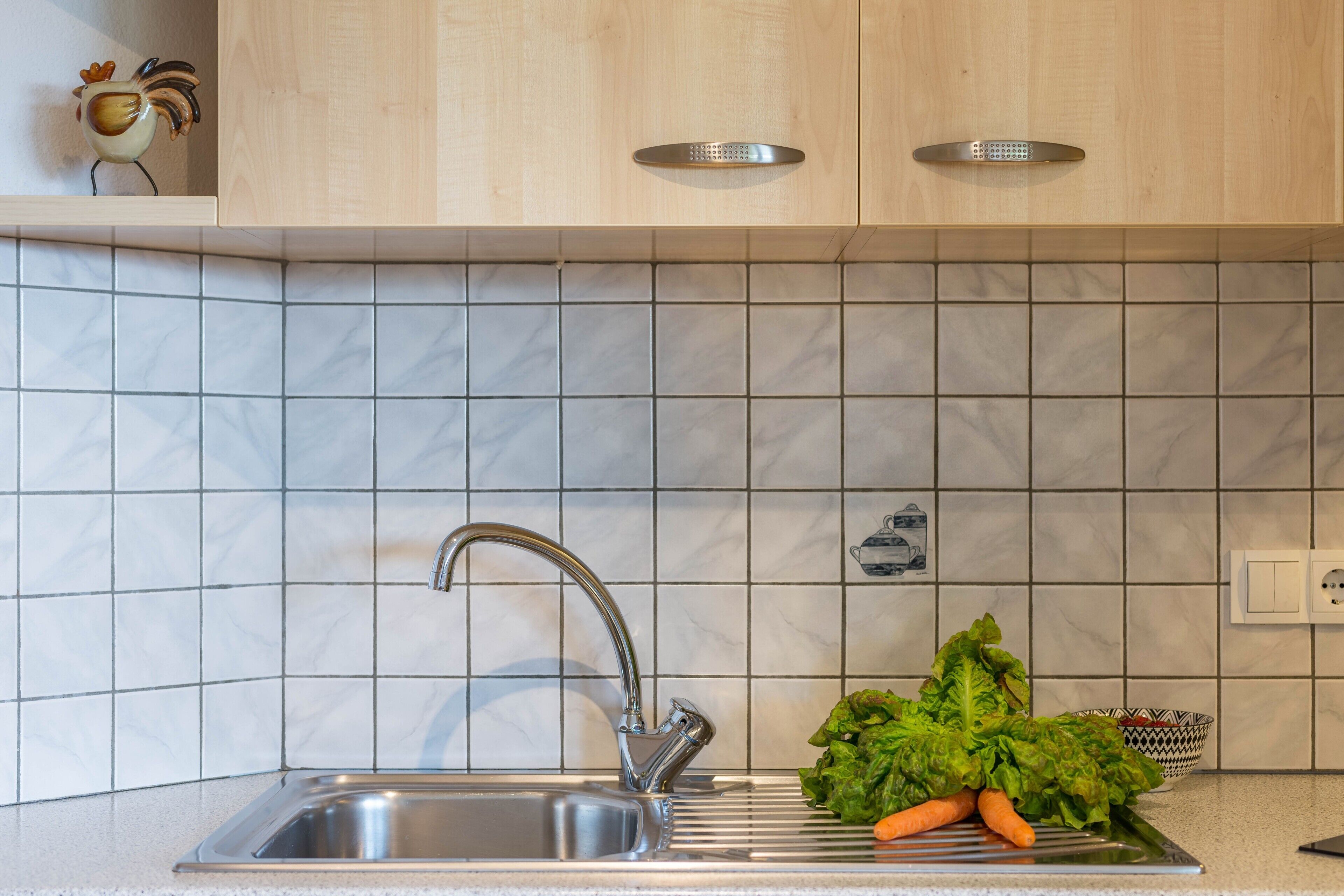 Réfrigérateur, plaque de cuisson, lave-vaisselle, cafetière/bouilloire