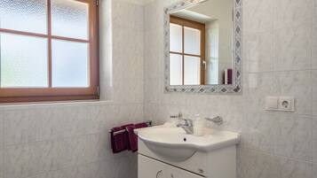 Bruser, hårtørrer, håndklæder