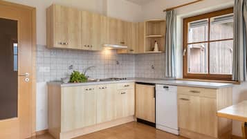 Fridge, stovetop, dishwasher, coffee/tea maker