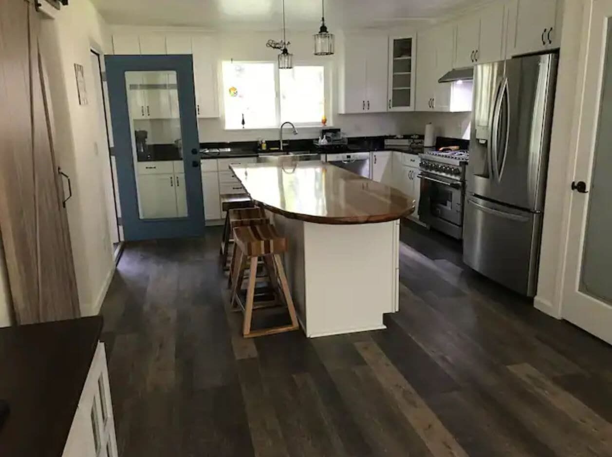 Kylskåp, mikrovågsugn, ugn och spishäll