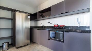Studio | Private kitchen | Fridge, microwave, stovetop, coffee/tea maker