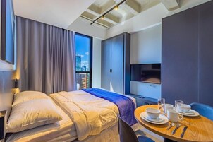 Decoración personalizada, muebles diferentes y escritorio 