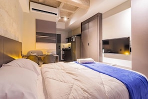 Basic Studio | Individually decorated, individually furnished, desk, laptop workspace - Condomínio TOLIVE One Housi by Carpediem (Recife)
