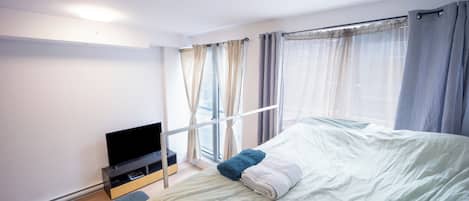 1 bedroom, desk, WiFi, bed sheets