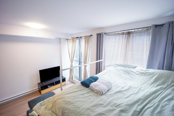 1 Schlafzimmer, Schreibtisch, WLAN, Bettwäsche