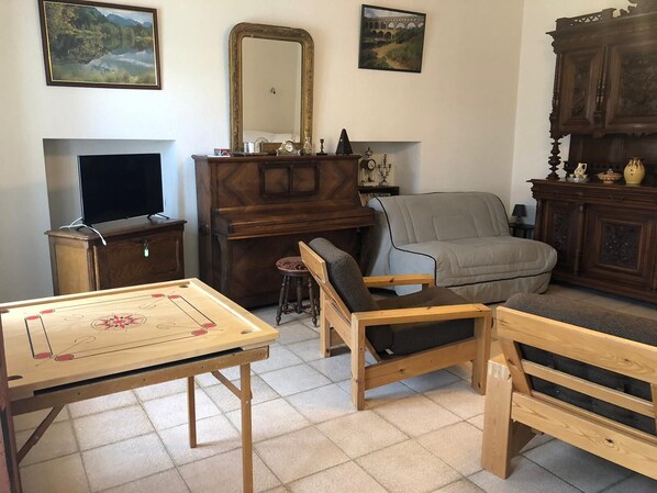 TV, ping pong
