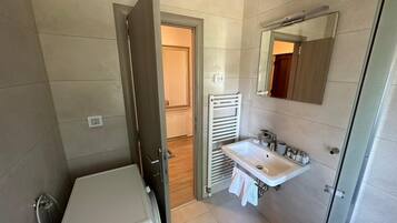 Apartment | Bathroom