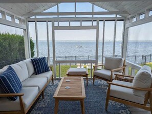 Interior - Cozy Waterfront Home In Portsmouth (Portsmouth)