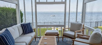 Cozy Waterfront Home In Portsmouth