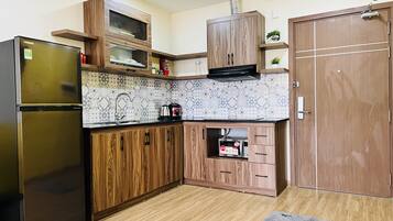 雪櫃、微波爐、焗爐、爐具