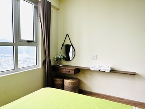 2 bedrooms, in-room safe, desk, iron/ironing board