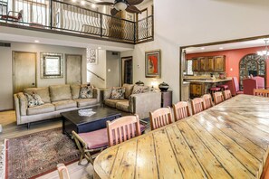 TV, fireplace, DVD player, computer monitors - 15 Mi to University of Memphis: Getaway w/ Games (Southaven)