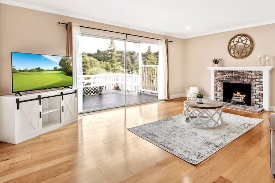 2 Kings bed french country house with a View and Hot tub