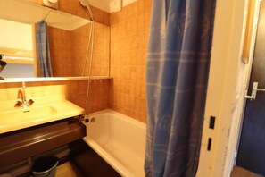 Bathtub