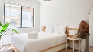 2 bedrooms, desk, iron/ironing board, WiFi