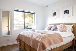 2 bedrooms, iron/ironing board, WiFi, bed sheets - Manly Cosy Retreat - Walk to the beach (Manly)