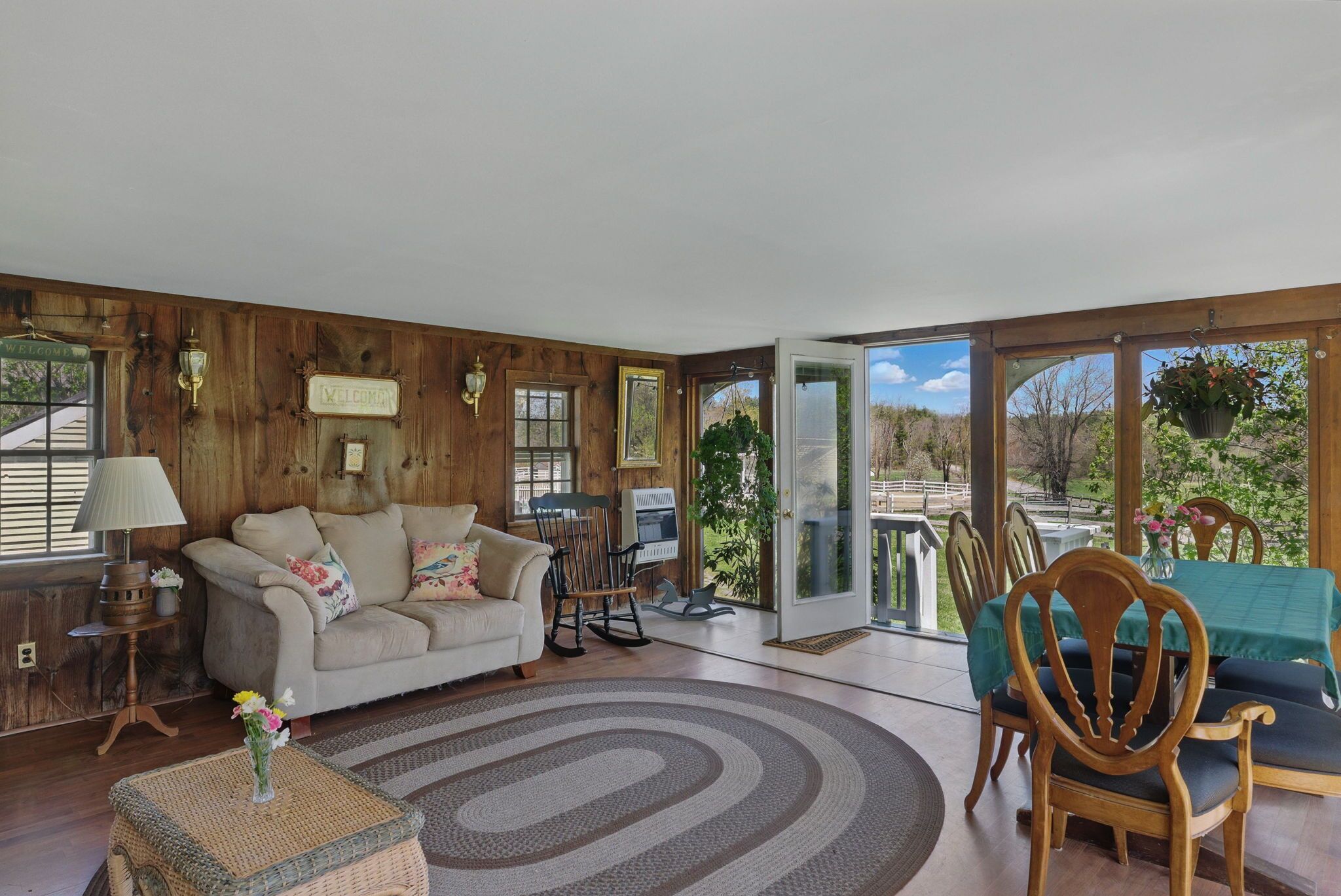 Smart TV, tenis de mesa, libros y impresora 