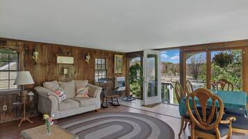 Smart TV, tenis de mesa, libros y impresora