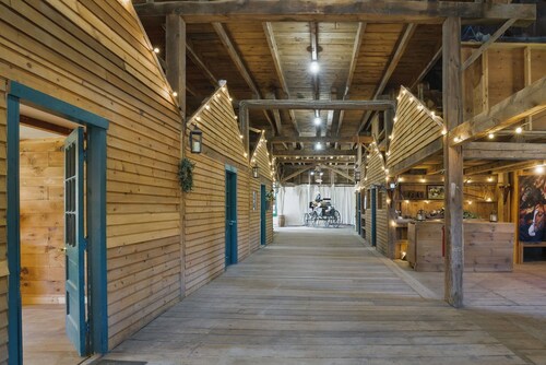 Beckons you to enjoy an idyllic farm stay in a colonial home for 16 guests.