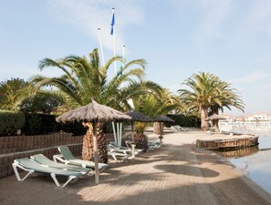 Playa privada, esquí acuático, windsurf y vela