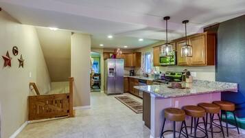 冰箱、微波炉、烤箱、炉灶