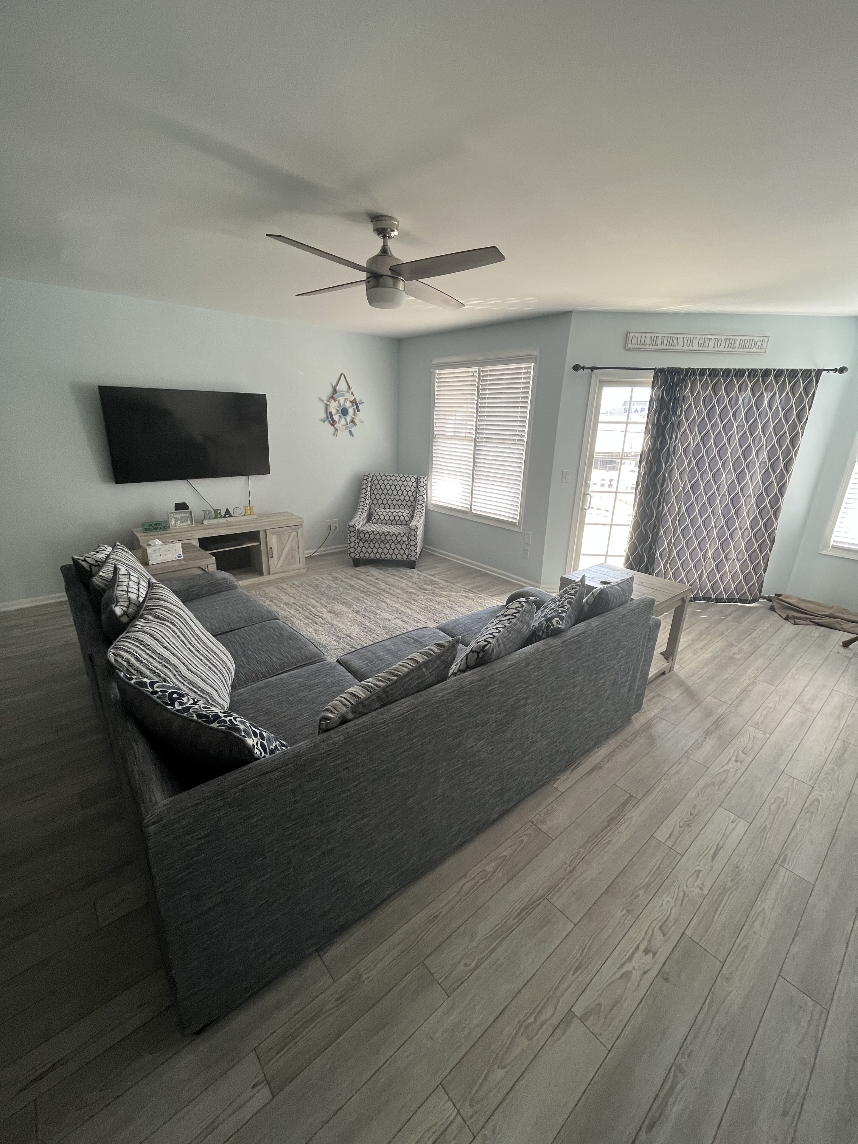 6 bedroom 3.5 newly renovated townhome steps from the boardwalk/beach!