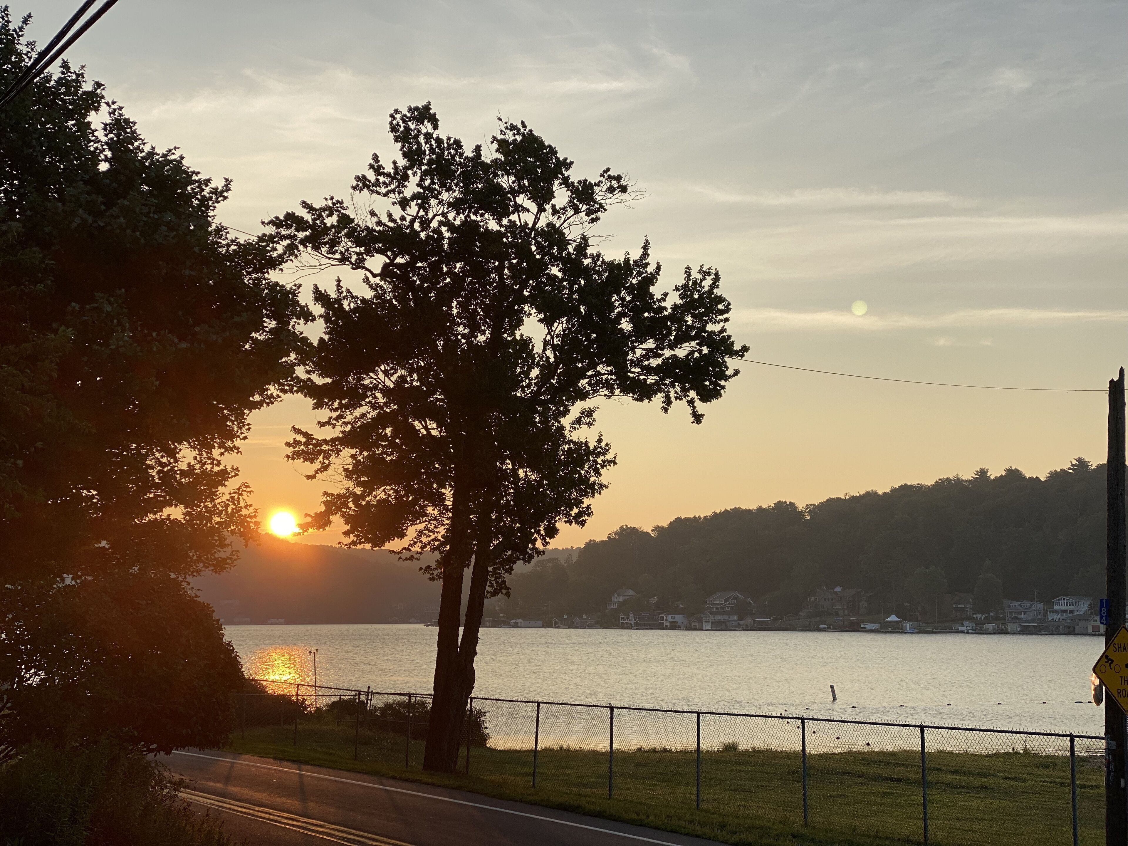 Lakehouse with beautiful setting, public boat launch within walking distance. 