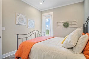 3 bedrooms, WiFi - A Cool Change: 3  BR, 2  BA House in Gilchrist, Sleeps 8 (Bolivar Peninsula)