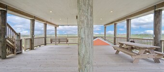 A Cool Change: 3  BR, 2  BA House in Gilchrist, Sleeps 8
