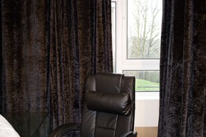 Apartament | 1 dormitori, escriptori, cortines opaques i planxa i posts de planxar 