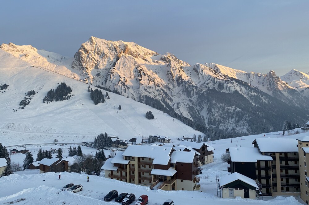 Appartement avec vue montagne expose sud avec ski au pied