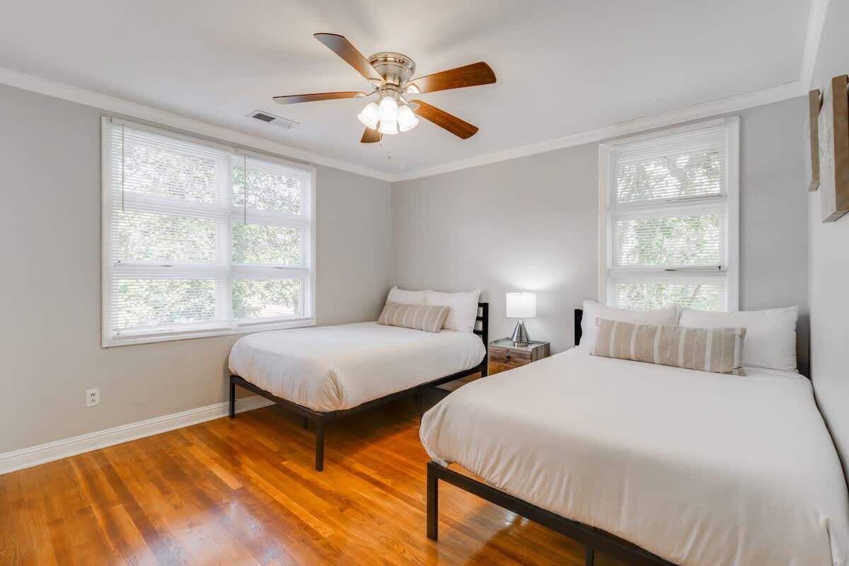 4 soveværelser, skrivebord, strygejern/strygebræt, Wi-Fi