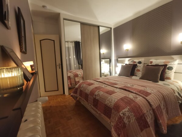 2 bedrooms, bed sheets