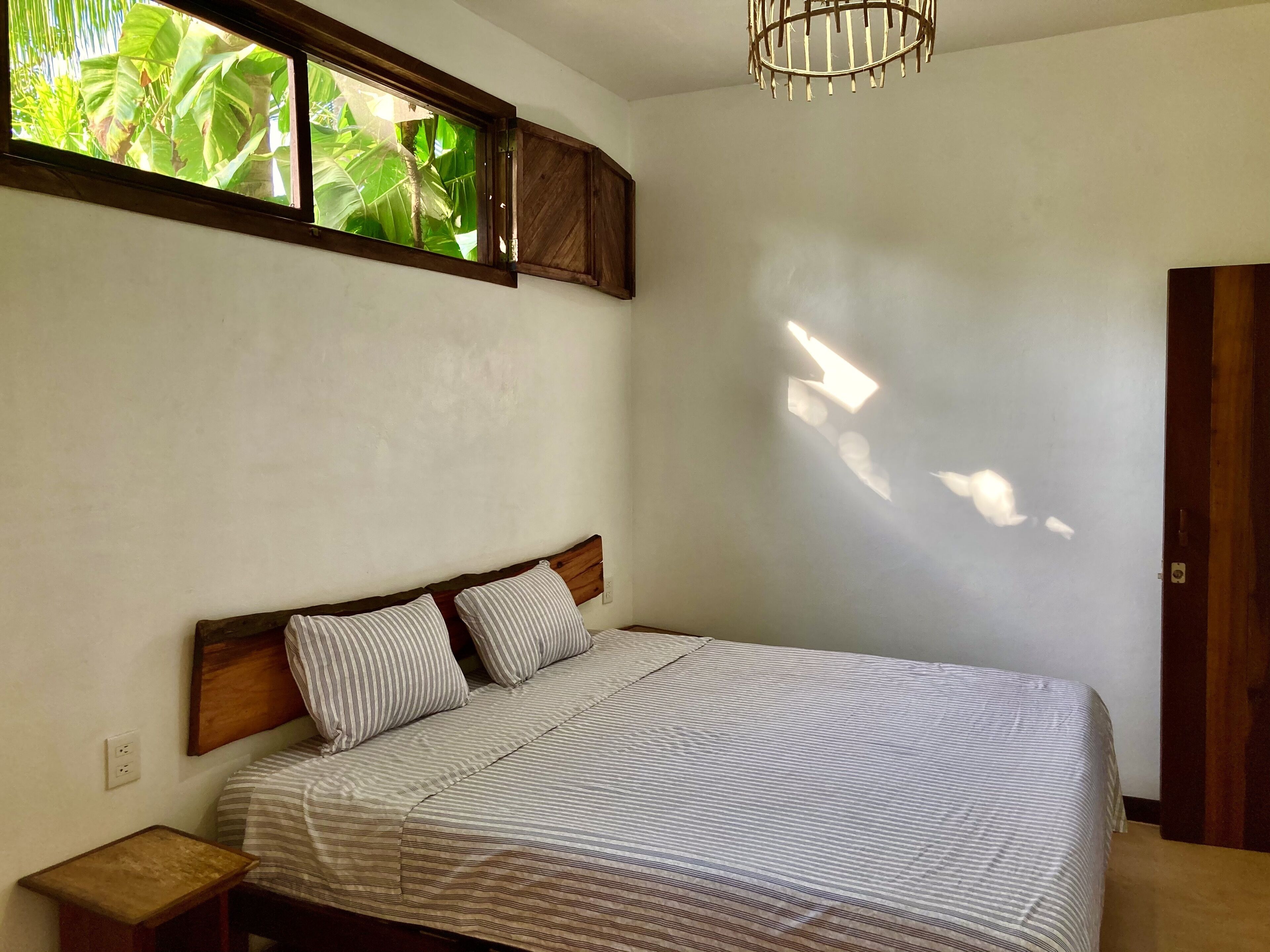 Entire home in centre of Zipolite- 8 guests! With Starlink! 2 minutes from beach