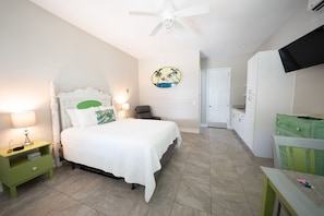 1 bedroom, WiFi, bed sheets - Key West Style Cottage - with pool/hot-tub  (Dunedin)