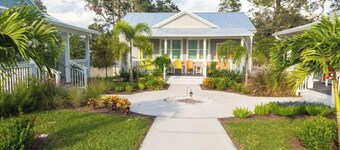 Key West Style Cottage - with pool/hot-tub 