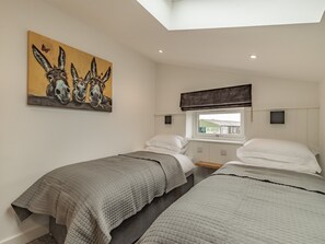 3 bedrooms, free WiFi, bed sheets