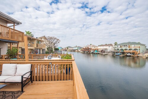 Casa Buenos Dias, great views and canal access from the back deck.